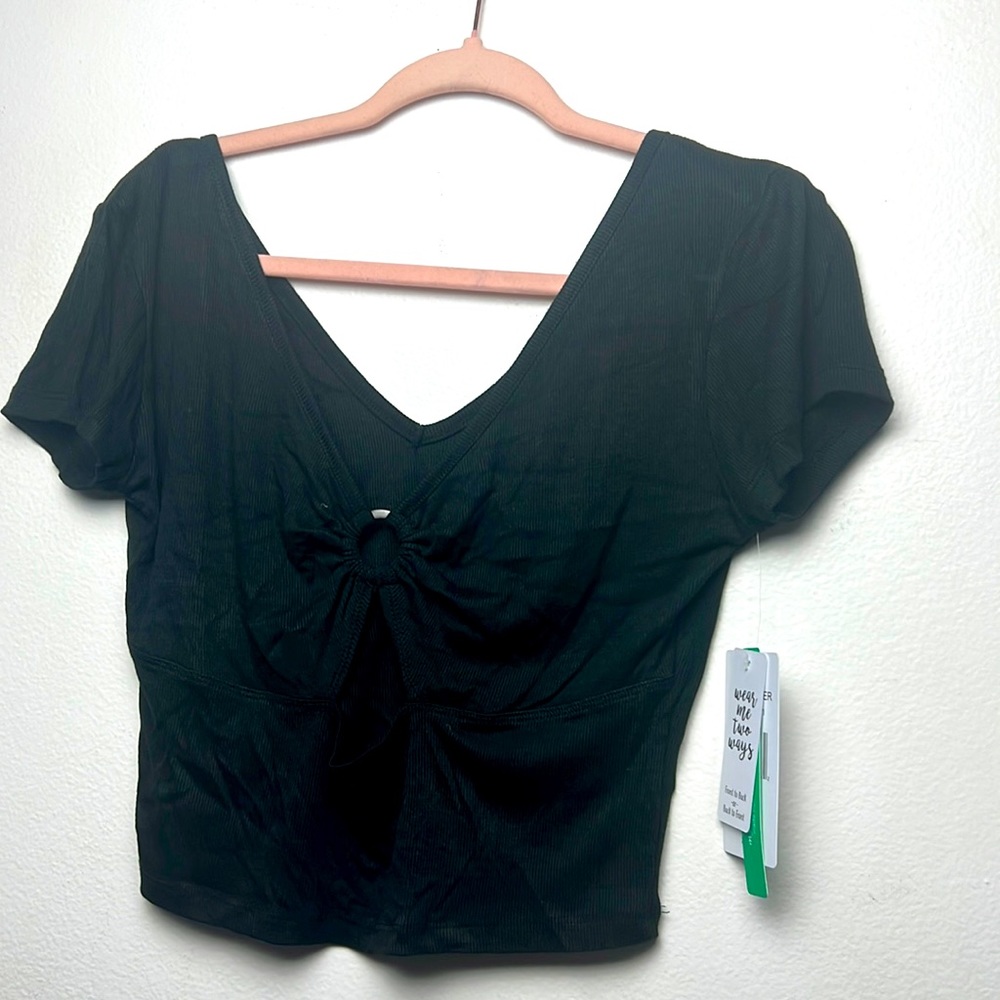 Flattering black, crop top with keyhole detailing